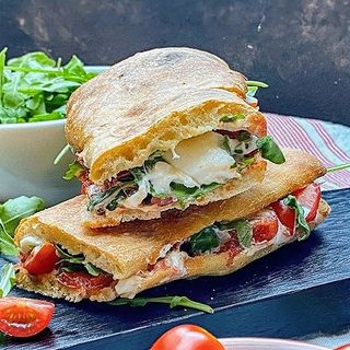 Panuozzo salame e gorgo