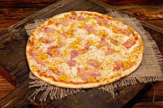 Pizza Prosciutto cu porumb