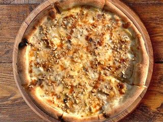 Піца Грушею та Горгондзолою 35 см / Pizza con Pere e Gorgonzola (850g)