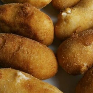 CROQUETAS DE  QUESO AZUL Y CEBOLLA CARAMELIZADA(4 Uds.)