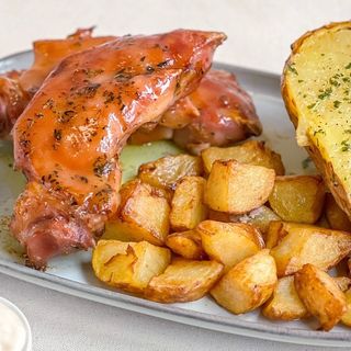 1/2 Pie de cerdo asado