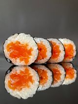 Макі з лососем