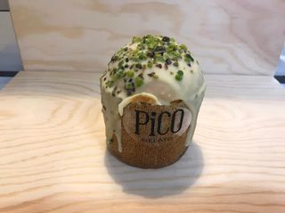 Panettoncino ripieno di gelato pistacchio