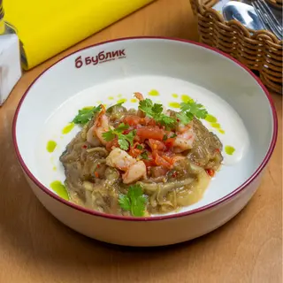 Печёный баклажан с креветками и муссом из копчёного сыра (350г)