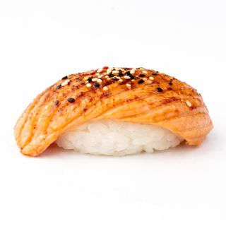 Nigiri saumon tataki (2 pièces)