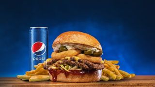 Double jalapeno smash burger + pomfrit + sos + Coca-Cola ili Pepsi