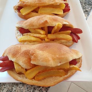 Piadina con wurstel e patatine