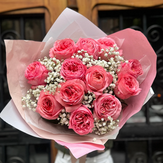 I'll Stand By You - 12 Rosas Rosadas & Paniculata Para Estar Contigo