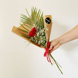 Ramo de 1 Rosa Roja "Esencia Roja" 