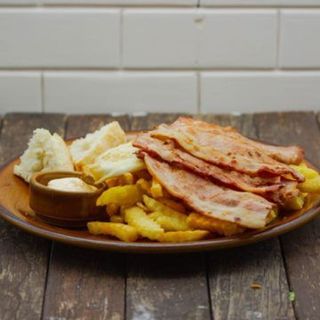 Huevos con bacon y patatas