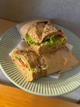 Hummus sandwich