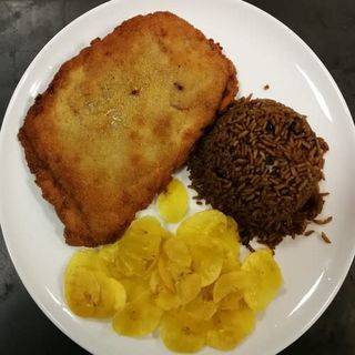 Bistec Uruguayo Con Arroz Congrí Y Chicharritas