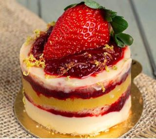 Mini Bolo Limão e Frutos Vermelhos (Aprox. 195gr)