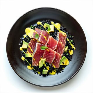 Ton cu salată de orez negru