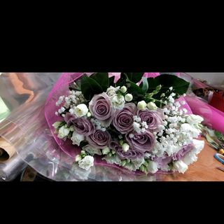 Rosa viola lisianthus bianco jesu philade bianco un bellissimo bouquet