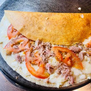 Crepe De Queso, Atún Y Tomate