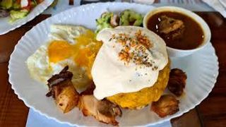 Bolón Con Fritada Y Ensalada