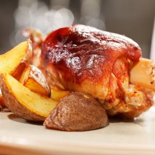 Codillo con guarnición 