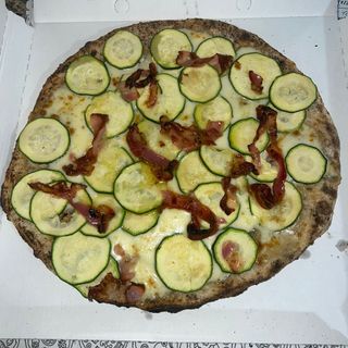 Zucchine e pancetta e mozzarella - bianca