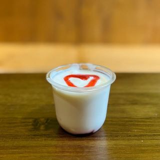 Yogurt con coulis de frutos rojos