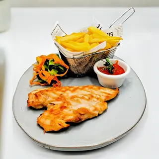 Piept de pui grill cu cartofi prăjiți