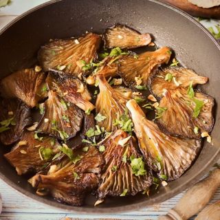 Setas A la Plancha Con Refrito Andaluz