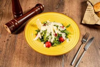 Salata de rucola şi roşii cherry