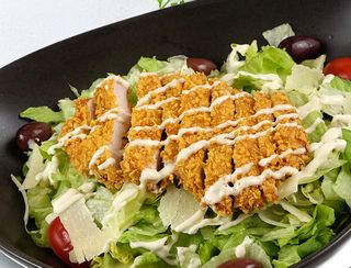 Салата с хрупкаво пиле