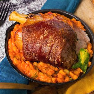 Ciolan afumat cu iahnie de fasole