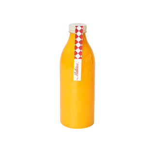 Zumo de naranja recién exprimido