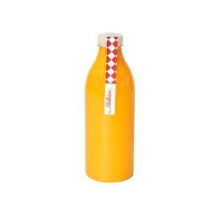 Zumo de naranja recién exprimido