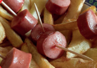 Patate fritte con wurstel