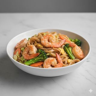 76 - Tagliatelle di riso saltati con gamberi, verdura e uova 虾仁河粉