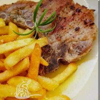 CHULETA DE CERDO CON PATATAS