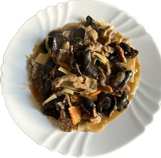 35.Porc cu urechi de lemn