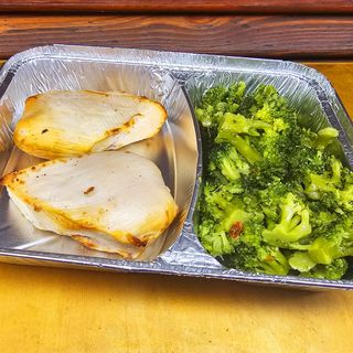 BOX tagliata di pollo e broccoli ripassati