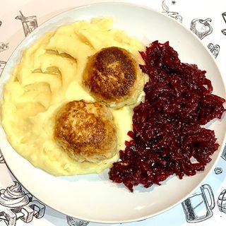 Kotlet mielony 2 szt z puree  i buraczkami