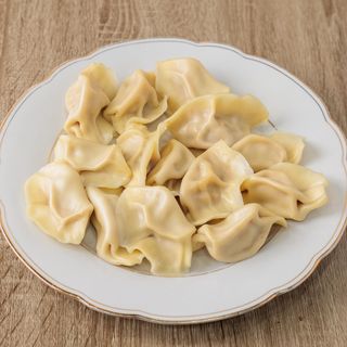 Kuvane knedle sa svinjetinom i kukuruzom