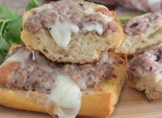 7 Bruschetta Con Salchicha (Ración)