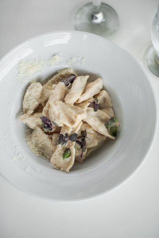 Равіолі з кремом картоплі та трюфельною сальсою (300г)