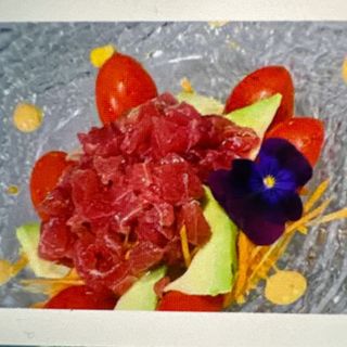 21. Insalata con tartare di tonno