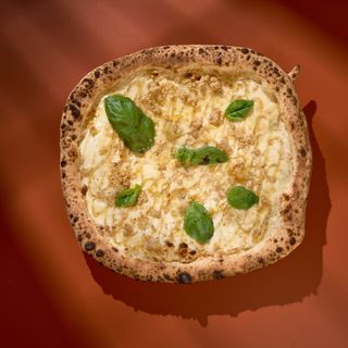 Pizza De Pera Zola E Noci