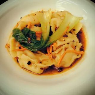 R14 Ravioli con salsa piccante