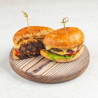 Фирменный бургер говяжий