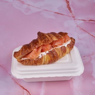 Croissant De Queso Crema Y Salmón Ahumado