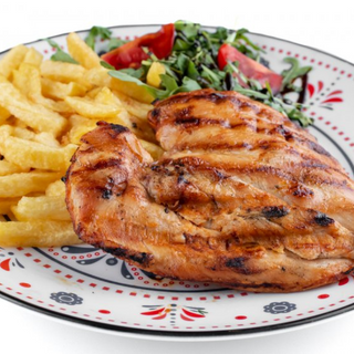 Piept de pui la gratar cu garnitura la alegere