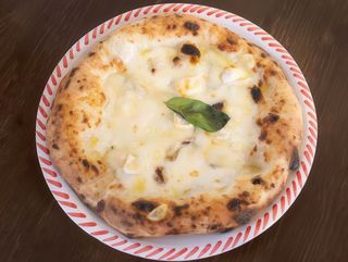 Pizza 4 formaggi