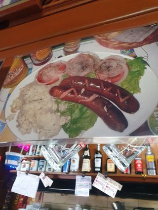 Salchichas Con Ensalada De Papas