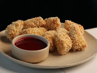 Брі Фрі з ягідним соусом (180/50g)