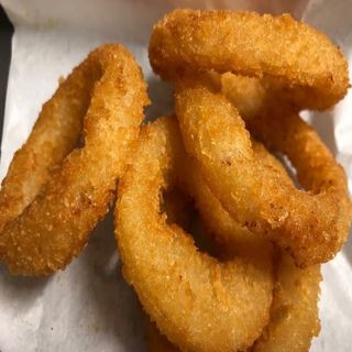 Aros De Cebolla Empanados (8 Uds.) Con Patatas Fritas